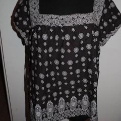 Vanilla Sands top size UK20 EU48 Postage included