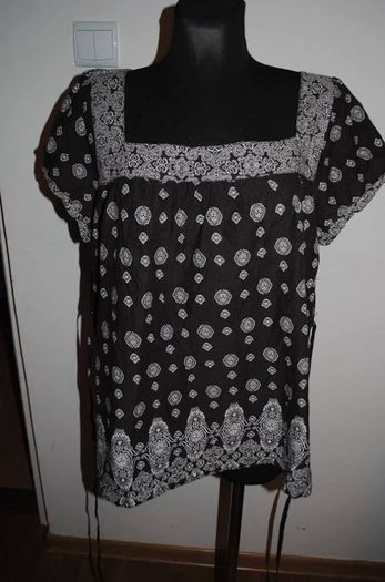 Vanilla Sands top size UK20 EU48 Postage included