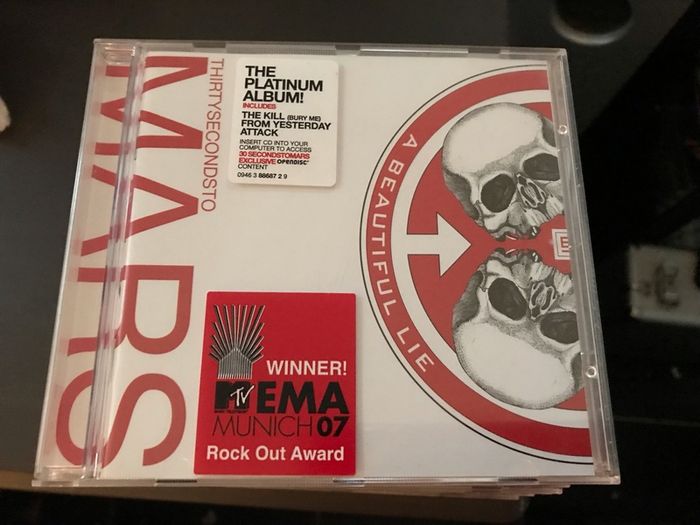 Thirty Seconds To Mars - A Beautiful Lie      CD