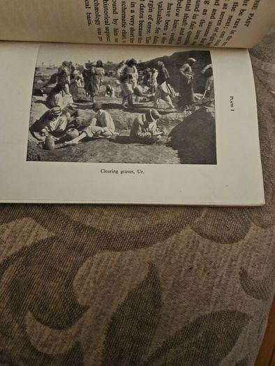 Digging Up The Past. By Sir Leonard Woolley. 32 Illustrations.  Paperback In Good Condition.  See Photos For Same.