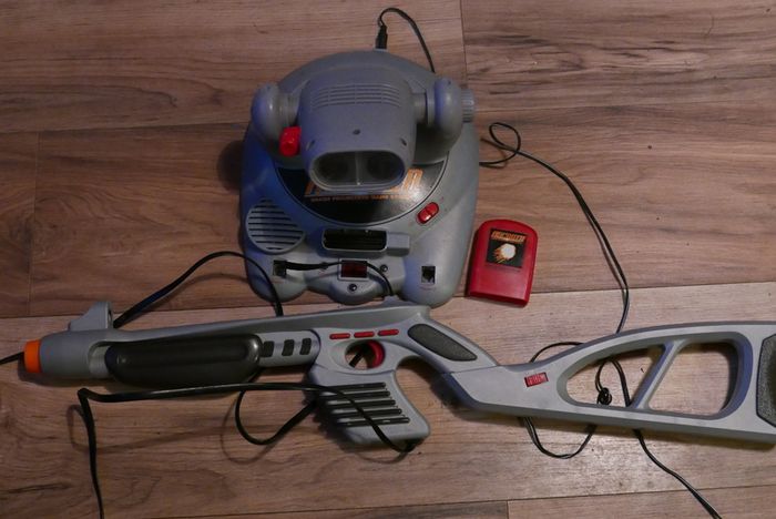 Vintage Arcadia Image Projecting Game System Skeet Shoot Vintage 1998 Shooting Game (works well)