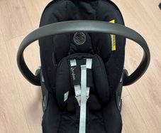 Cybex Cloud G car seat and base