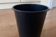 pot/ bucket