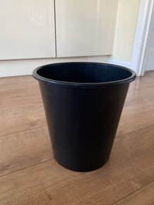 pot/ bucket