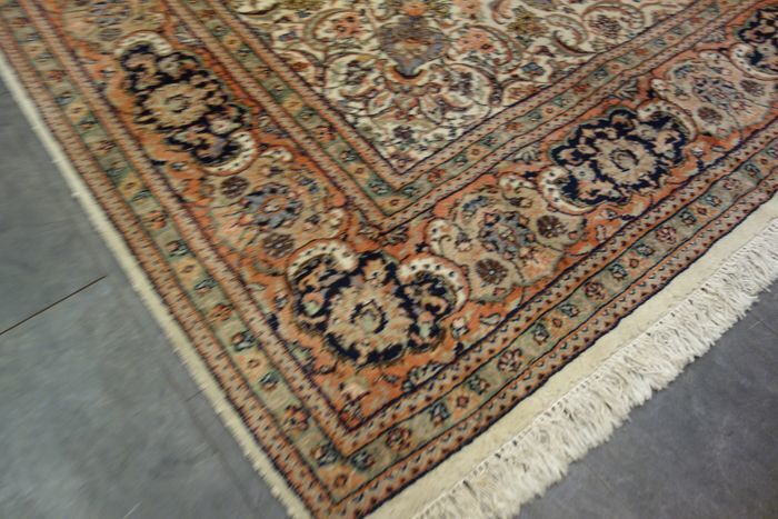 P.ersian Tabriz Rug 3.1 X 2.43m (TZ)