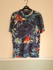 Mens Tommy Hilfiger crew neck t shirt floral hawaii palm tree Size small mens boys