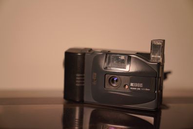Vintage Ricoh YF 20 Film Camera