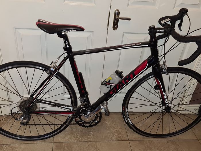 Giant Defy Road Bike