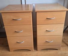 2 x Oak Bedside Lockers