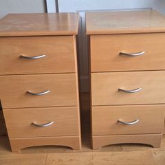 2 x Oak Bedside Lockers