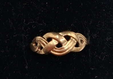 9 ct yellow gold ring