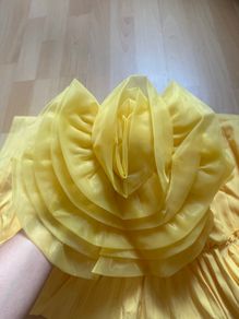 Yellow dress