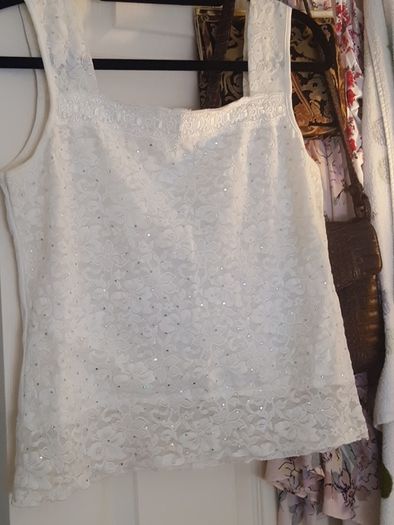 Sleeveless Off-white/cream Top