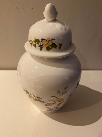 Aynsley cottage garden acorn pot