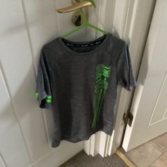 Grey T-shirt age 9/10