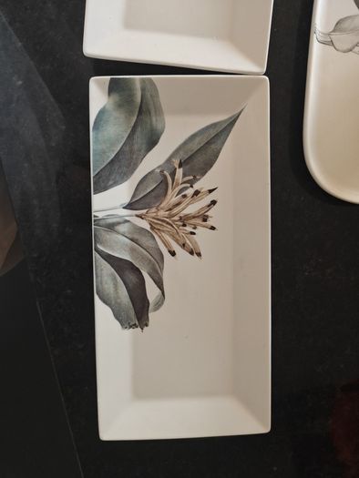 Serving plates