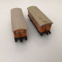 Ertl Vintage Thomas the Tank Engine Annie & Claribel Carriages