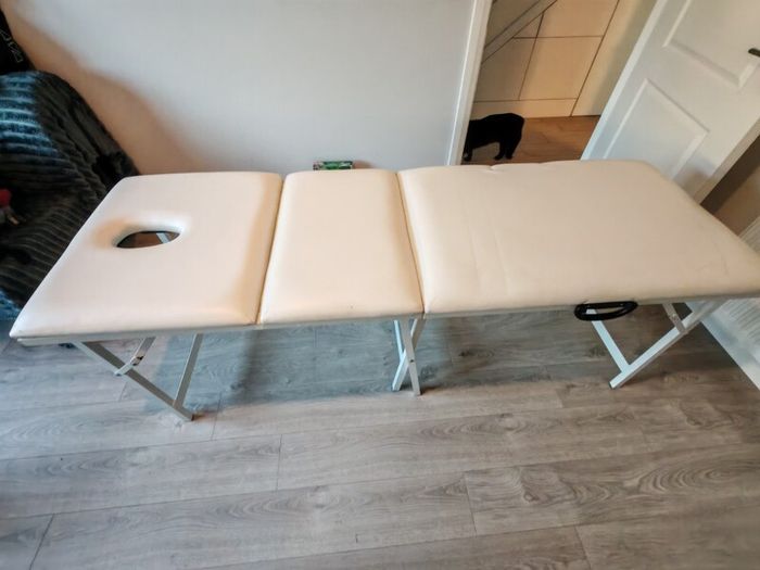 massage table