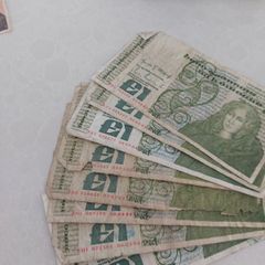 8 x pound notes