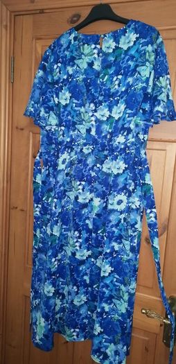 Dress lovely colours size 18 elasticated at back  has pockets