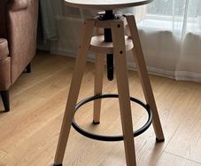 Dalfred Height-Adjustable Bar Stool