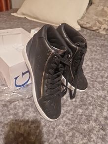 GUESS -shoes
