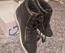 GUESS -shoes