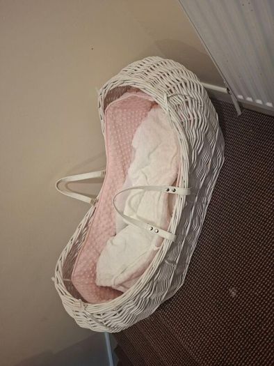 White wicker moses basket