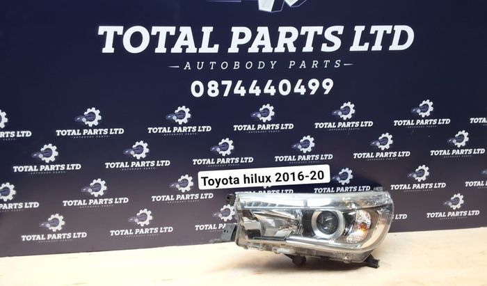 Toyota hilux 2016-20 headlight