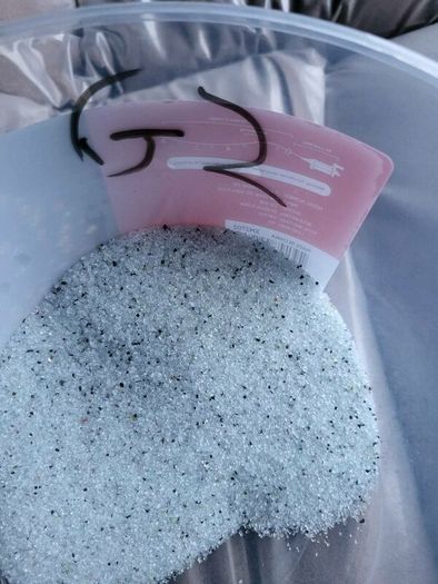 Crushed glass for sandblasting