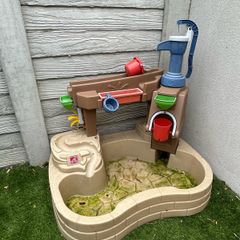 Pump & Splash Kids Water Table