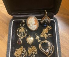 Vintage solid gold collection of jewellery