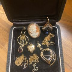 Vintage solid gold collection of jewellery