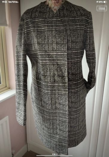 coat Bnwt peruzzi coat size 38 herringbone print.   Italian brand choice boutiques