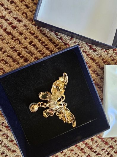 Brand New real pearl brooch