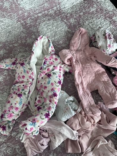 Baby girl wardrobe outfits 0-3 m snow onesies babygrows vests tops dresses hats blankie