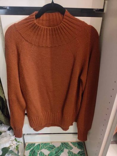 brown sweater