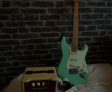 Harley Benton Vintage VT series seafoam colour bass and amp