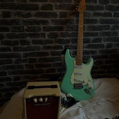 Harley Benton Vintage VT series seafoam colour bass and amp