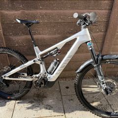 Canyon Spectral:ON CF 9 AXS Medium e-bike (with spare 900w/hr battery)