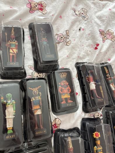 figurines