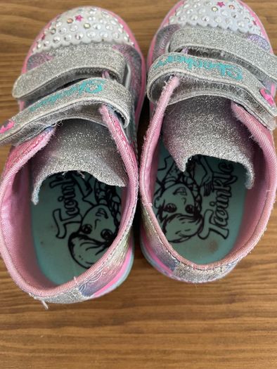 Skechers Twinkle toes (light up) girls shoes (UK 5, EU 22)