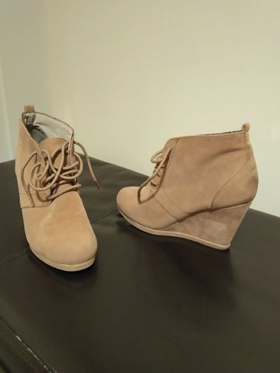 Ladies boots