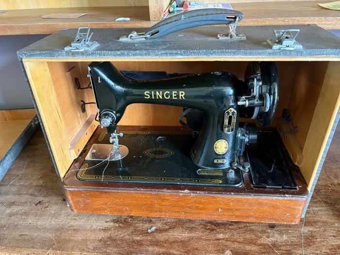 Vintage Singer 99k sewing machine