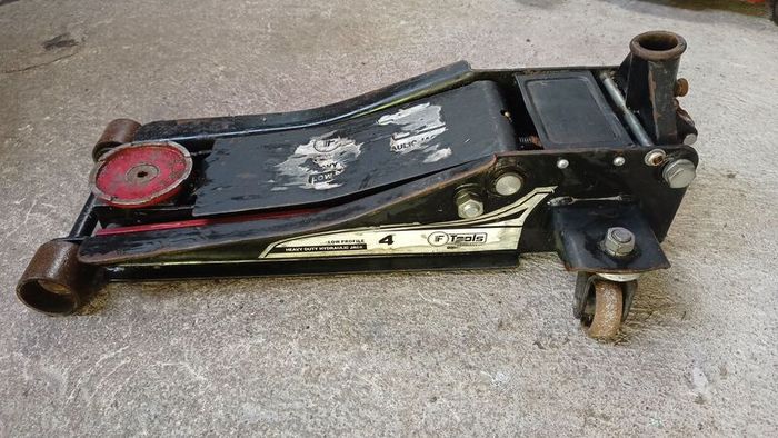 Heavy Duty 4 Tonne Low Profile Trolley Jack