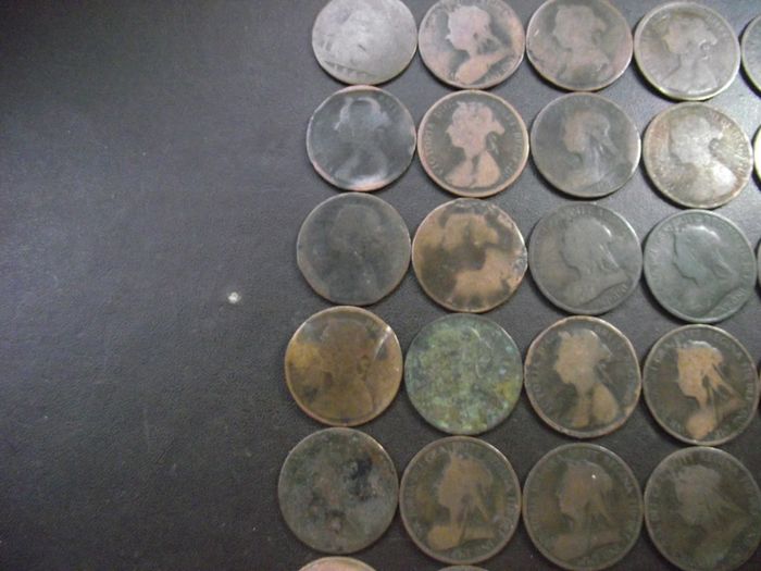 Great Britain. Victoria. 71 coins x half penny