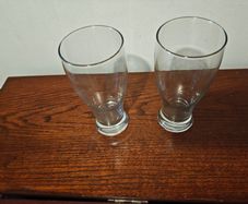 2x pint glasses