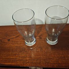 2x pint glasses