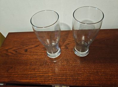 2x pint glasses