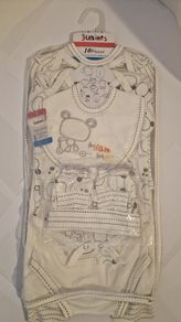 BNIB Juniors 10-Piece Baby Gift Set - Neutral Bear (Newborn/0-3m)